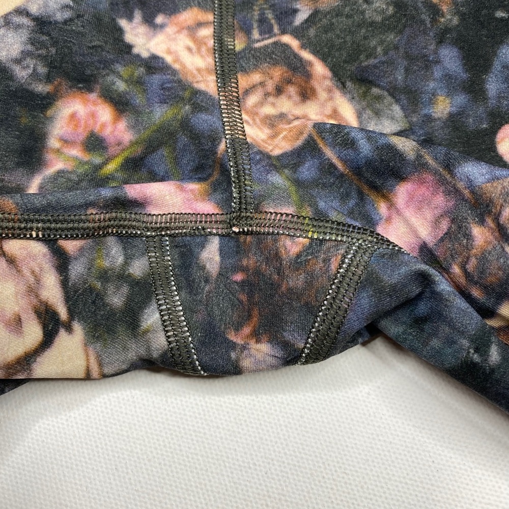 Lululemon Athletica Speed Up Tight 28" in Frosted Rose - Picture 10 of 10